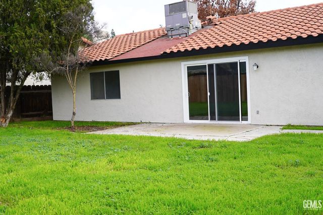 3521 Kapral Way, Bakersfield, CA 93309