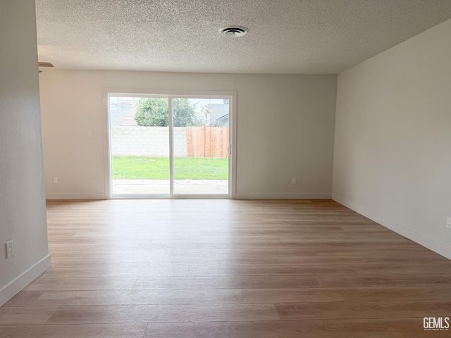 3521 Kapral Way, Bakersfield, CA 93309