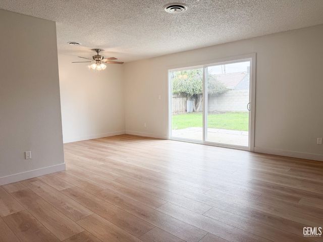 3521 Kapral Way, Bakersfield, CA 93309