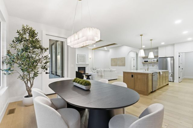 5064 E Ferdinand Court, Springfield, MO 65802