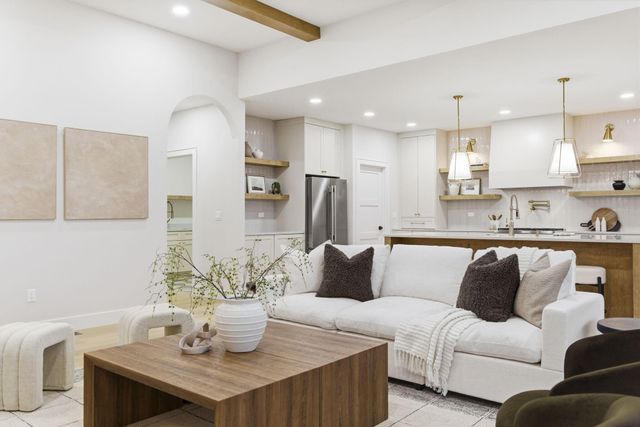 5064 E Ferdinand Court, Springfield, MO 65802