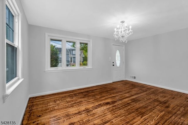 347 Livingston Rd, Linden City, NJ 07036