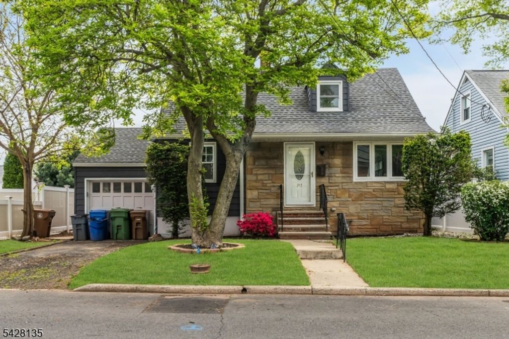 347 Livingston Rd, Linden City, NJ 07036