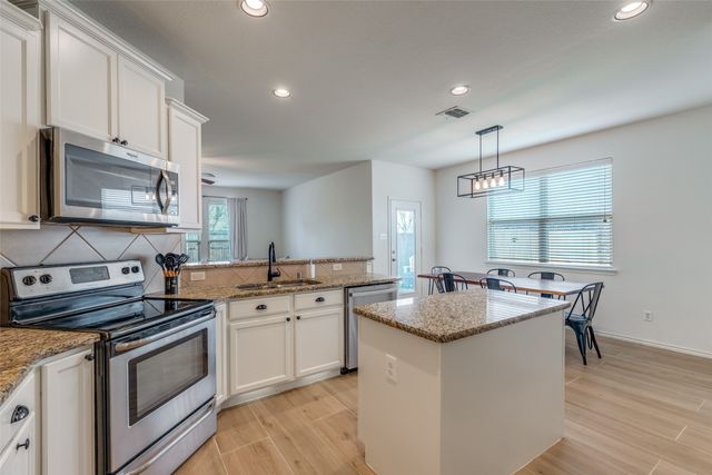 506 Bryn Mawr Lane, Van Alstyne, TX 75495