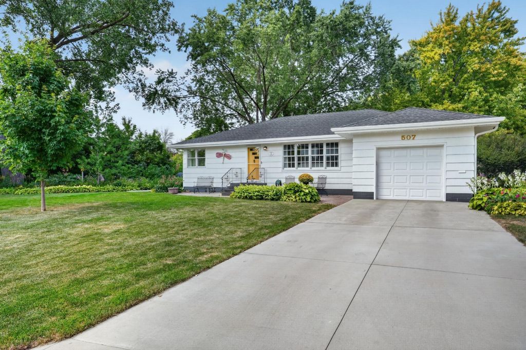 507 N Maple Street, Chaska, MN 55318 — exterior
