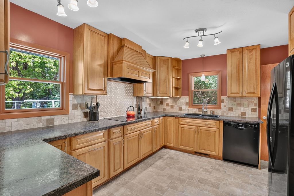 507 N Maple Street, Chaska, MN 55318 — photo 4