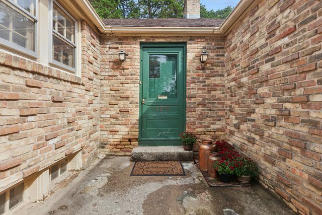1319 Irving Avenue, Wheaton, IL 60187