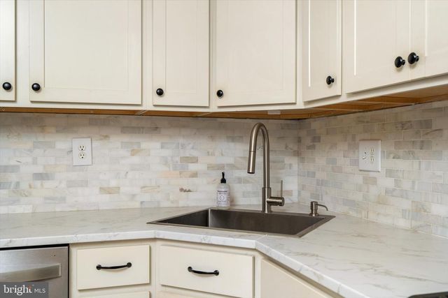 9 ASHFORD CT, Robbinsville, NJ 08691