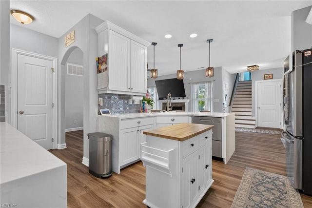 2105 Kirkby LN, Virginia Beach, VA 23456