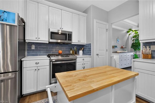 2105 Kirkby LN, Virginia Beach, VA 23456