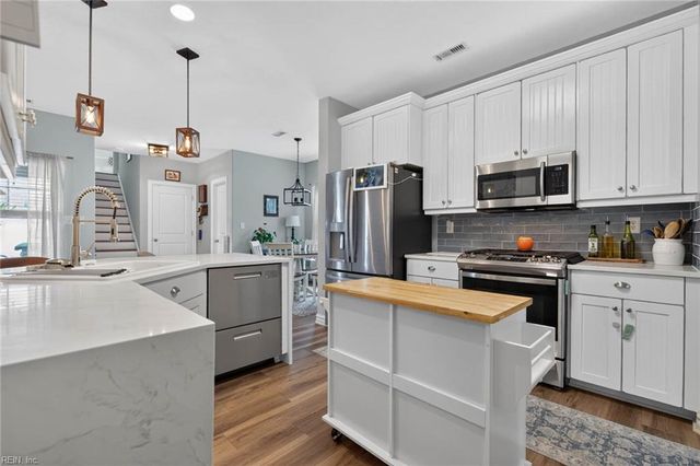 2105 Kirkby LN, Virginia Beach, VA 23456