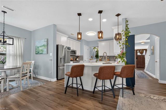 2105 Kirkby LN, Virginia Beach, VA 23456
