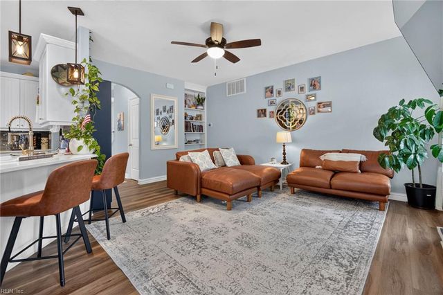 2105 Kirkby LN, Virginia Beach, VA 23456