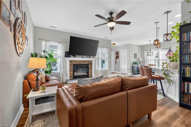 2105 Kirkby LN, Virginia Beach, VA 23456