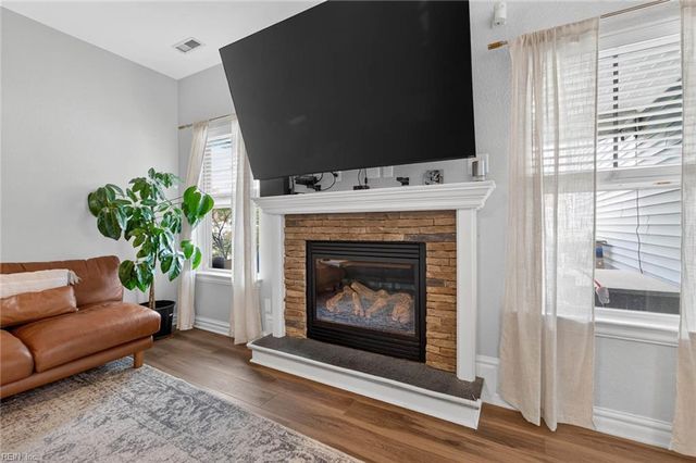 2105 Kirkby LN, Virginia Beach, VA 23456