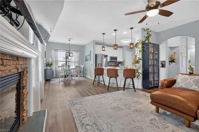 2105 Kirkby LN, Virginia Beach, VA 23456