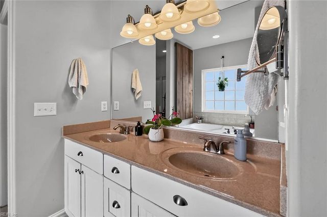 2105 Kirkby LN, Virginia Beach, VA 23456