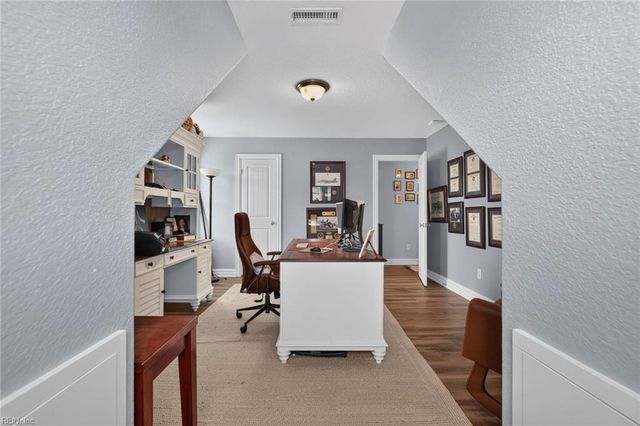 2105 Kirkby LN, Virginia Beach, VA 23456
