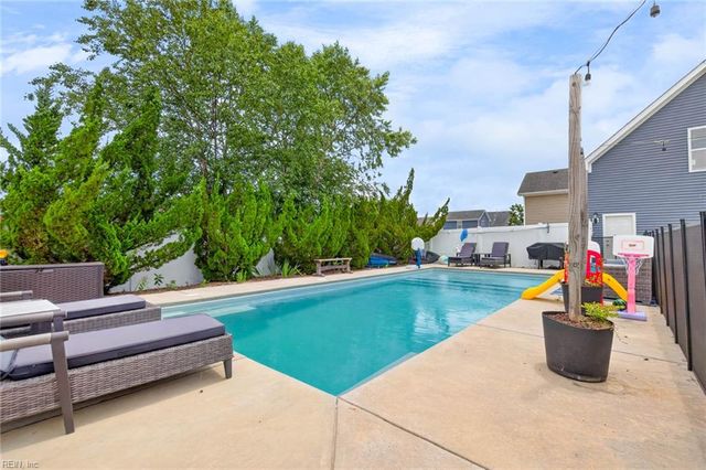 2105 Kirkby LN, Virginia Beach, VA 23456