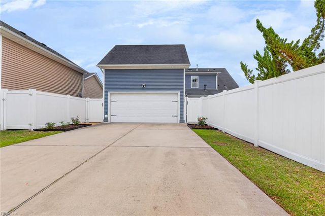 2105 Kirkby LN, Virginia Beach, VA 23456