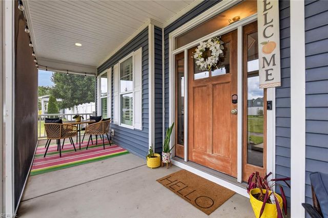 2105 Kirkby LN, Virginia Beach, VA 23456