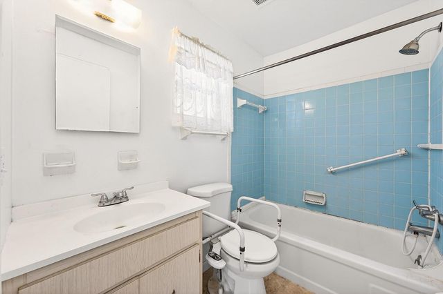 2445 S BAY AVENUE, Sanford, FL 32771