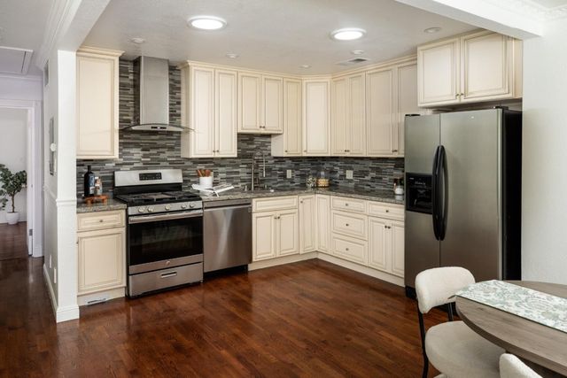 111 F Street, Redwood City, CA 94063