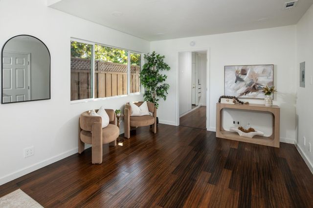 111 F Street, Redwood City, CA 94063
