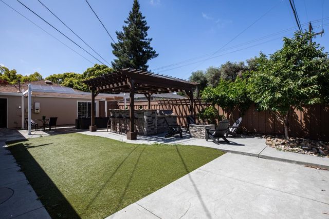 111 F Street, Redwood City, CA 94063