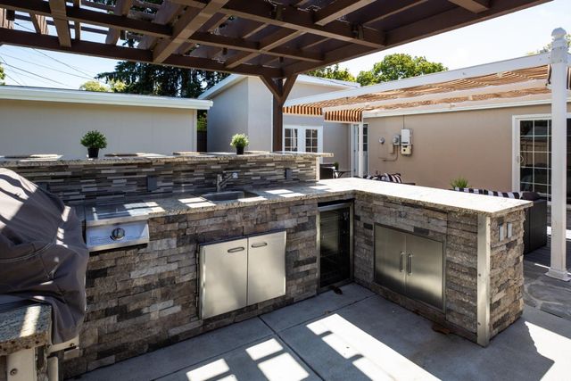 111 F Street, Redwood City, CA 94063