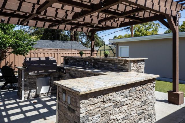 111 F Street, Redwood City, CA 94063