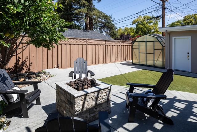 111 F Street, Redwood City, CA 94063