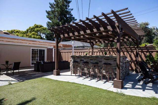 111 F Street, Redwood City, CA 94063