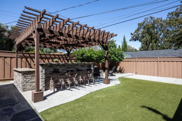 111 F Street, Redwood City, CA 94063