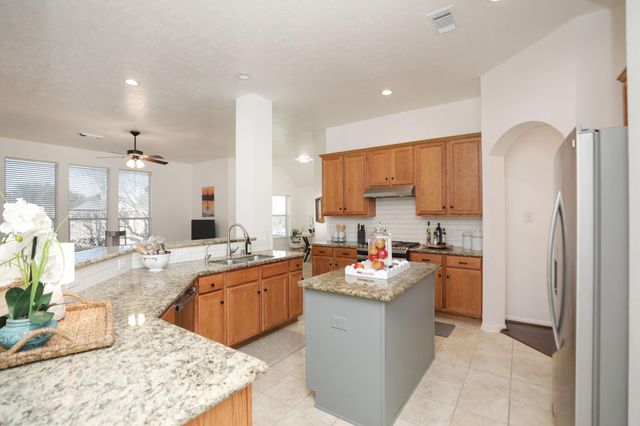 852 Shoal Pointe Lane, League City, TX 77573