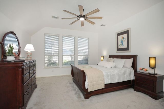 852 Shoal Pointe Lane, League City, TX 77573