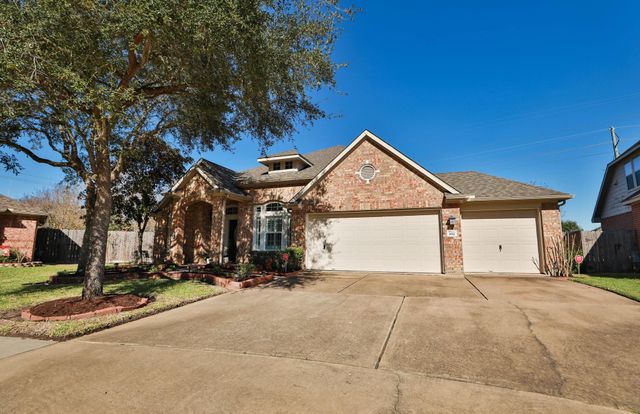 852 Shoal Pointe Lane, League City, TX 77573