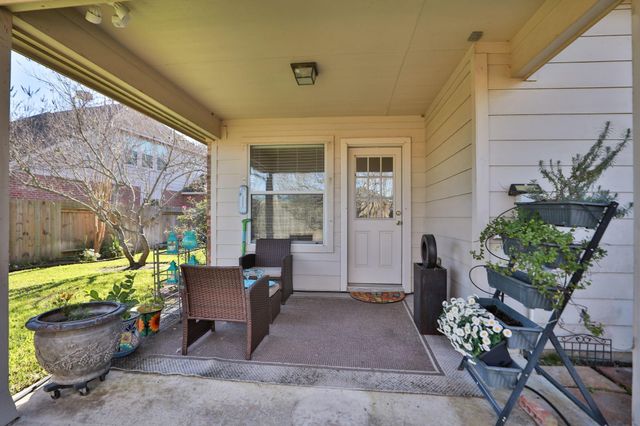 852 Shoal Pointe Lane, League City, TX 77573