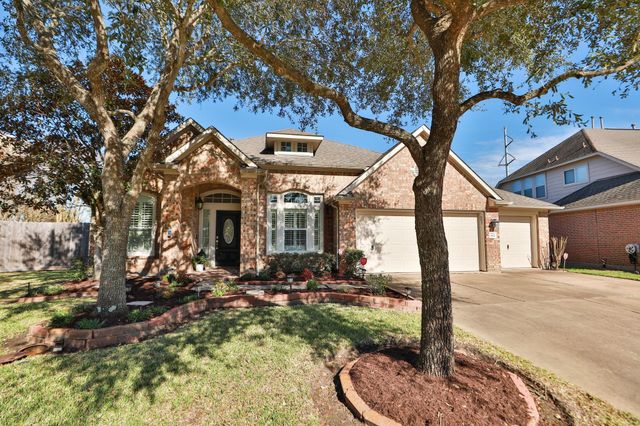 852 Shoal Pointe Lane, League City, TX 77573