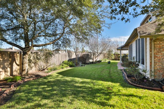 852 Shoal Pointe Lane, League City, TX 77573