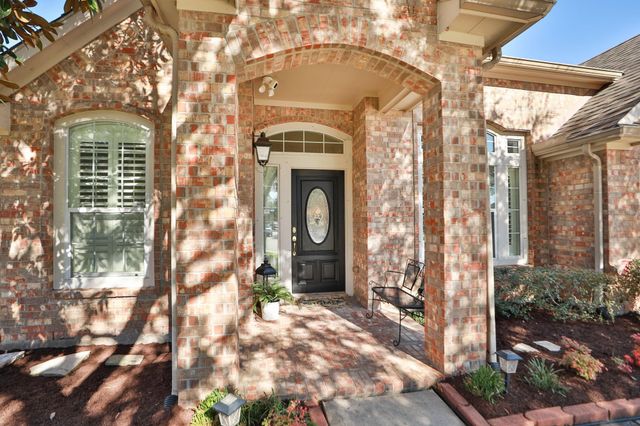 852 Shoal Pointe Lane, League City, TX 77573