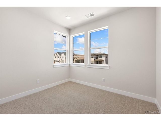 1657 Winter Glow Dr, Windsor, CO 80550