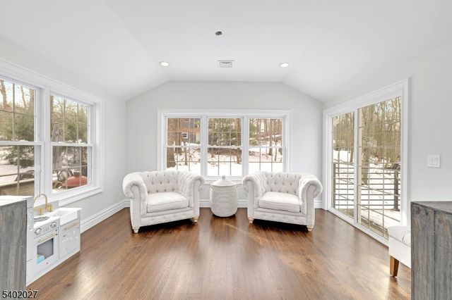 26 Robin Glen Rd, Watchung Boro, NJ 07069