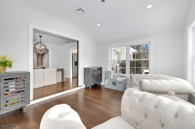 26 Robin Glen Rd, Watchung Boro, NJ 07069