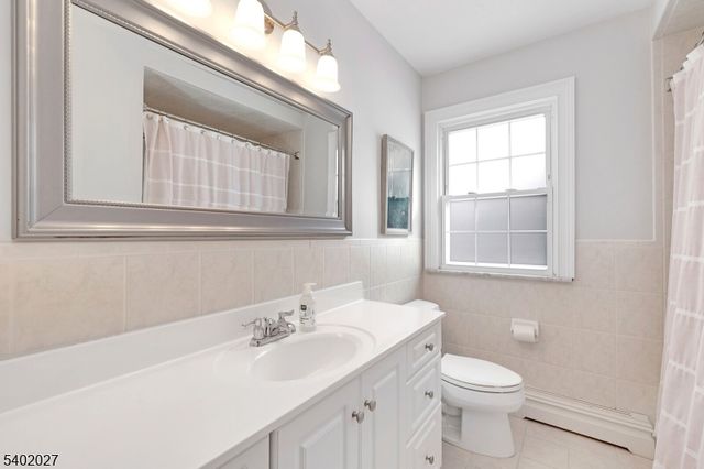 26 Robin Glen Rd, Watchung Boro, NJ 07069