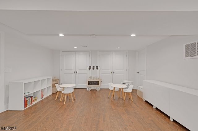 26 Robin Glen Rd, Watchung Boro, NJ 07069