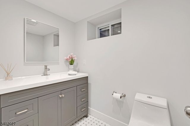 26 Robin Glen Rd, Watchung Boro, NJ 07069