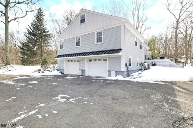 26 Robin Glen Rd, Watchung Boro, NJ 07069