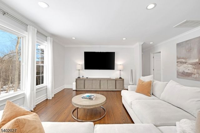 26 Robin Glen Rd, Watchung Boro, NJ 07069
