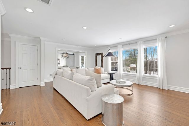 26 Robin Glen Rd, Watchung Boro, NJ 07069